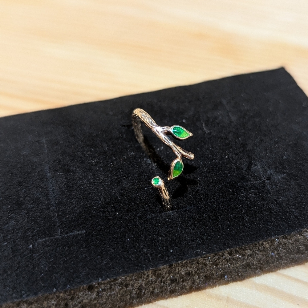 Beautiful Earth Adjustable Size Green Leaf Ring